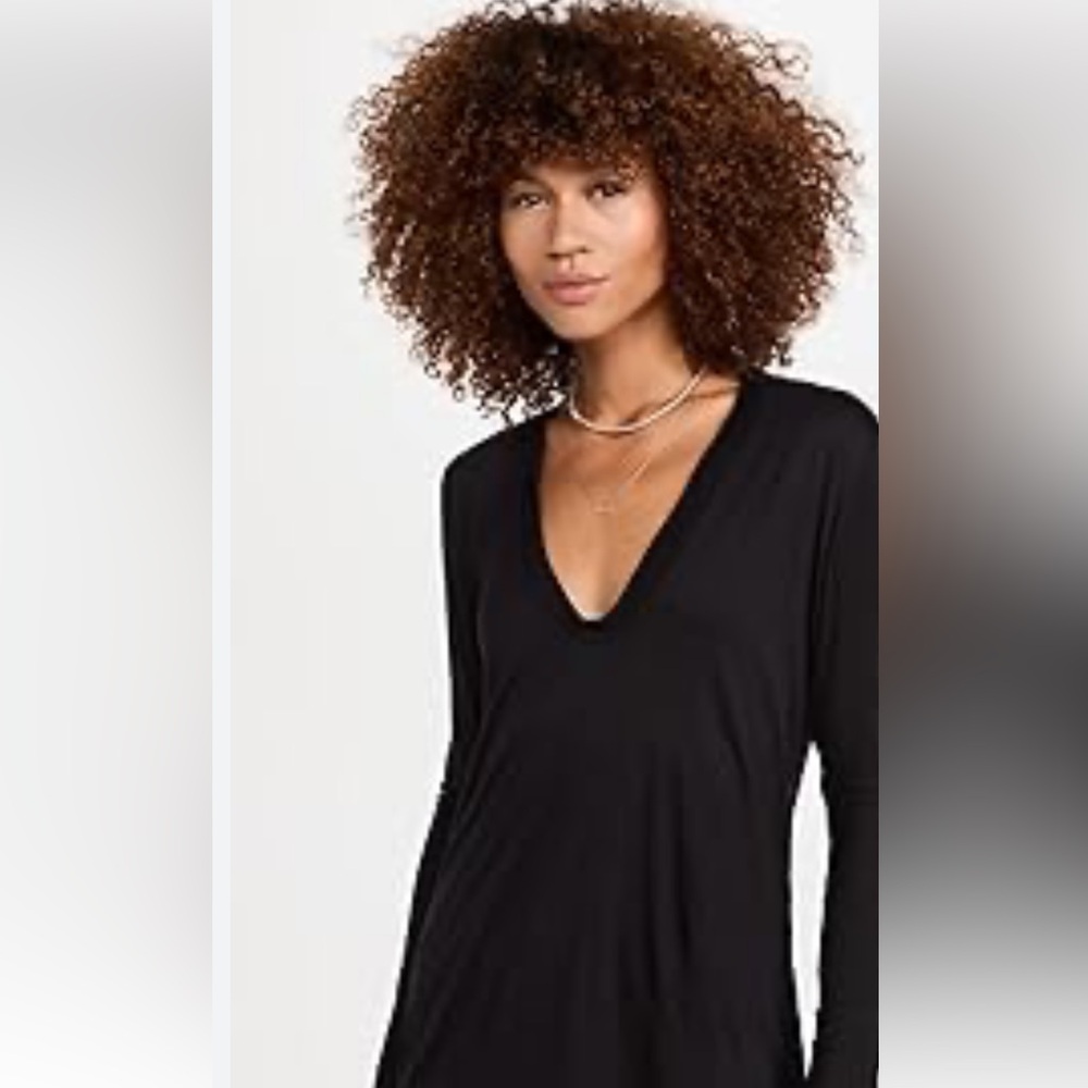 Free People Black Long Sleeve V-Neck Tunic/Top
Size S